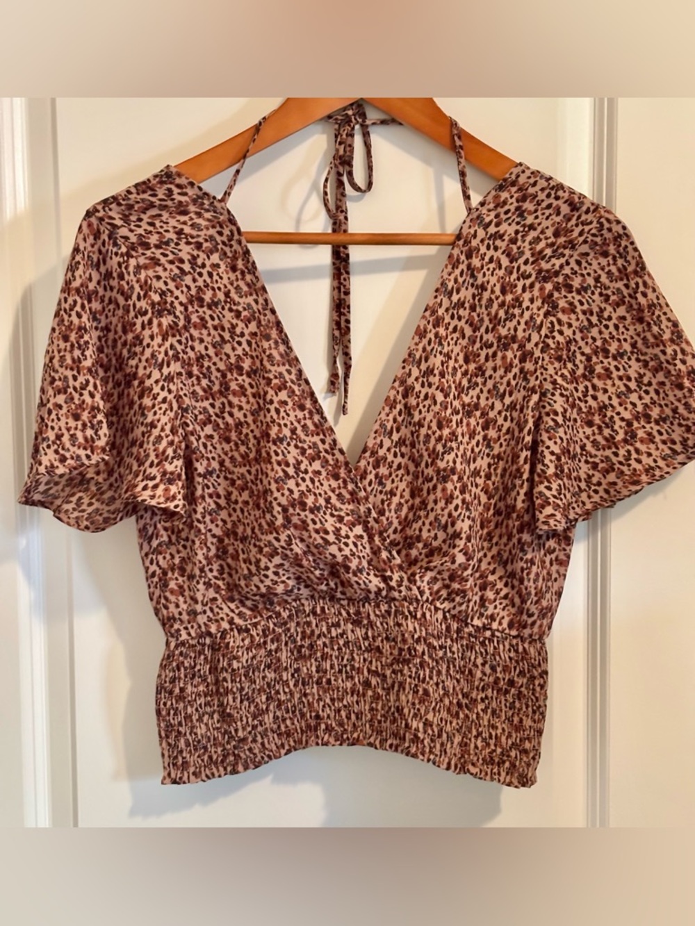 Paper Crane Leopard Print Cropped Smocked Style Blouse | Medium